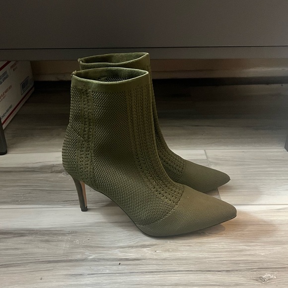 BRAND NEW CATHERINE MALANDRINO BOOTIES - Picture 2 of 5